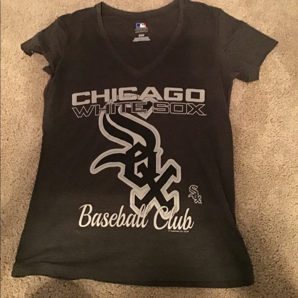 SOLD Women Chicago white Sox’s tshirt